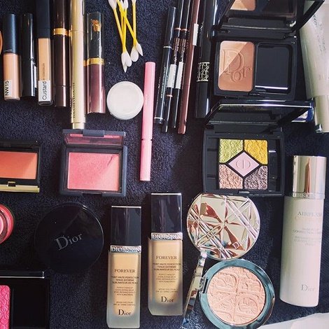I am ready for you @rosiehw �� #GoldenGlobes #DiorBeauty