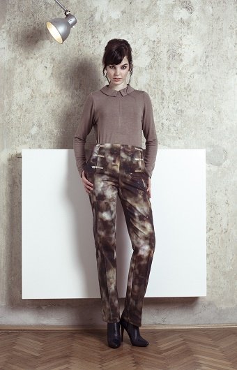 16ENIHORN_LOOKBOOK_SUSY top GIGI jeans front