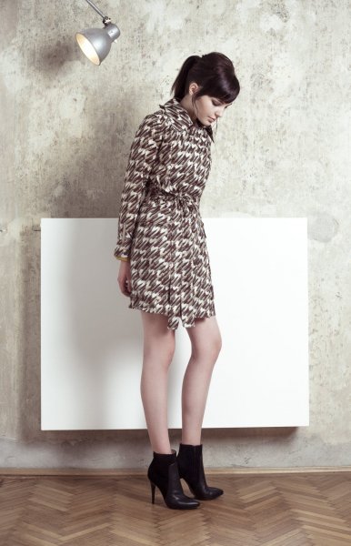 24ENIHORN_LOOKBOOK_ANN raincoat front