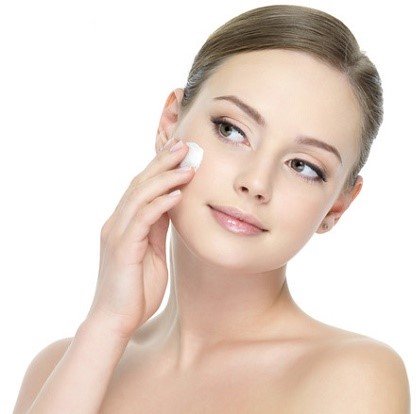 Applying-Cream-to-Face